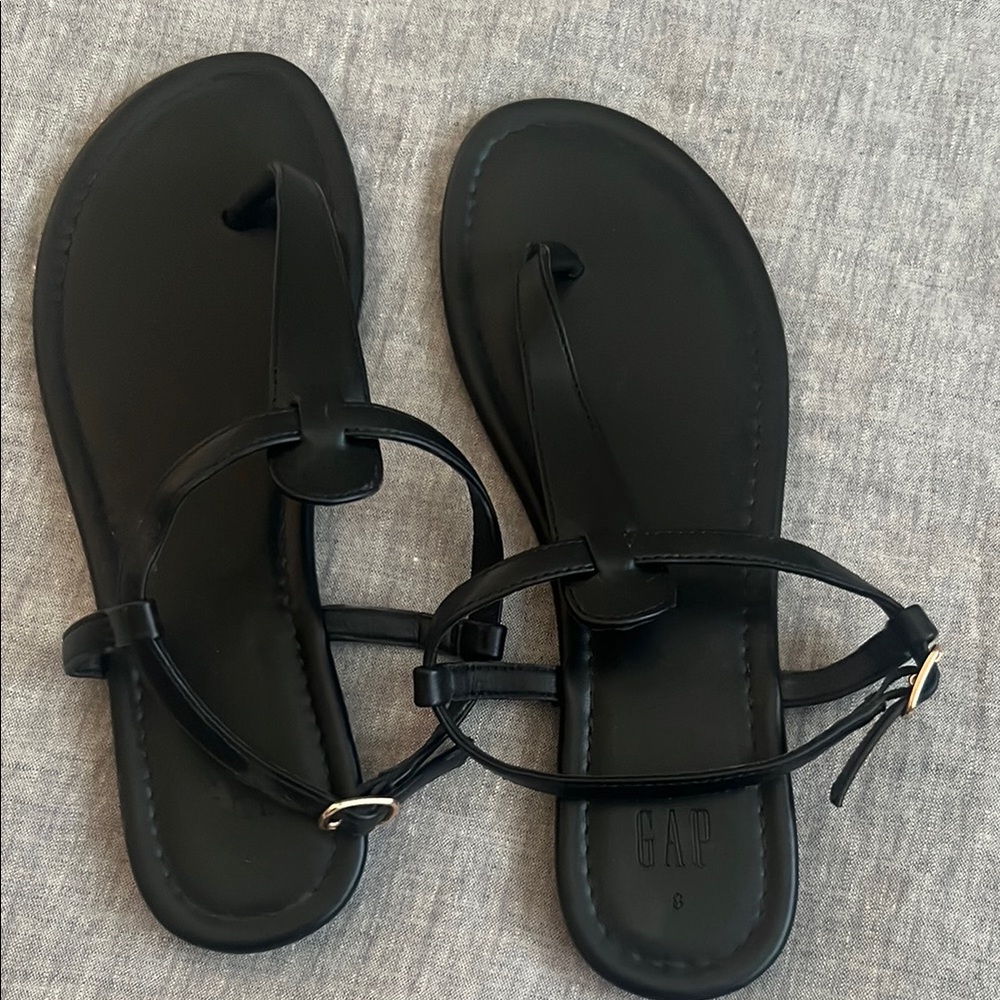 GAP Black T-Strap sandals NWOT